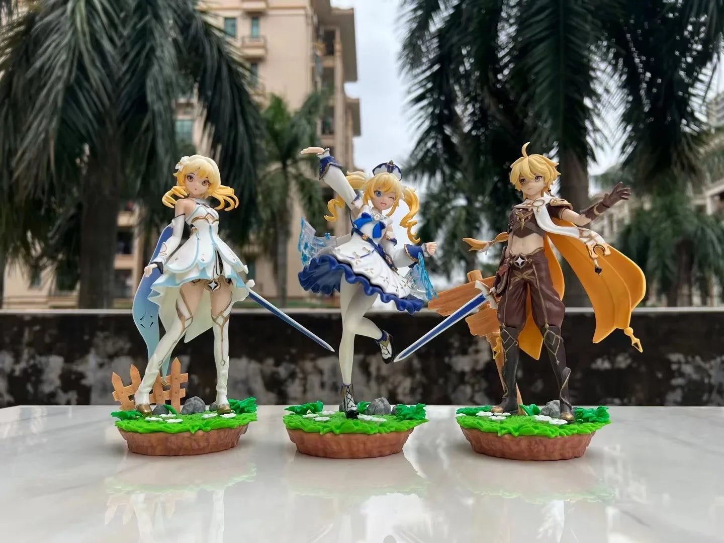 Caja sorpresa con figuras de anime de Genshin Impact: set oficial de coleccionables