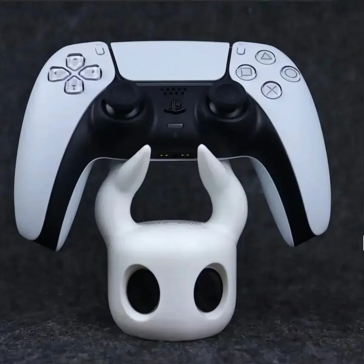 Soporte universal para mandos de videojuegos de Hollow Knight.