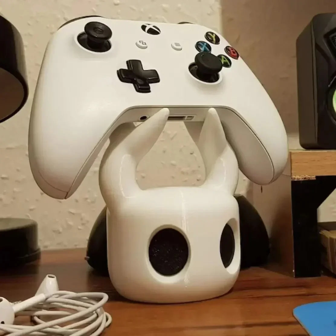 Soporte universal para mandos de videojuegos de Hollow Knight.